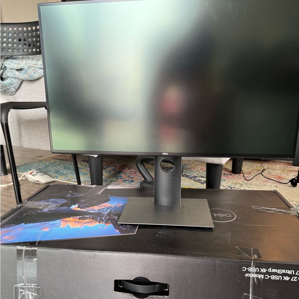 Dell 27” Ultra Sharp 4k USB-C monitor- pristine condition, like new, excellent